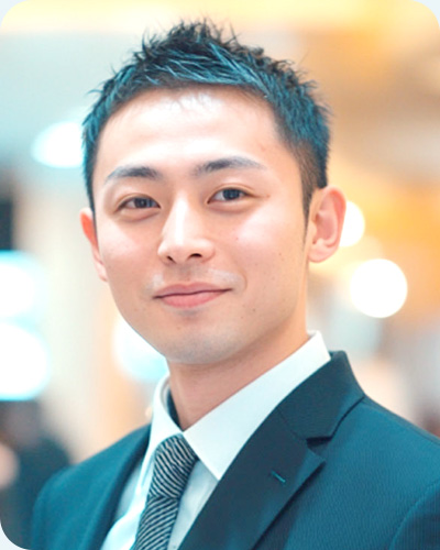 ソフトモヒカンの男性の写真